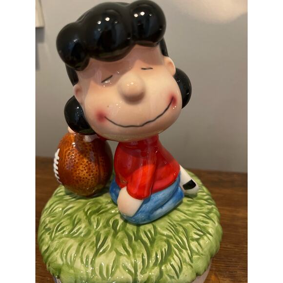 Willitts Designs Musical Figurine Lucy Peanuts "Trust Me" Football Collectible - Picture 2 of 5